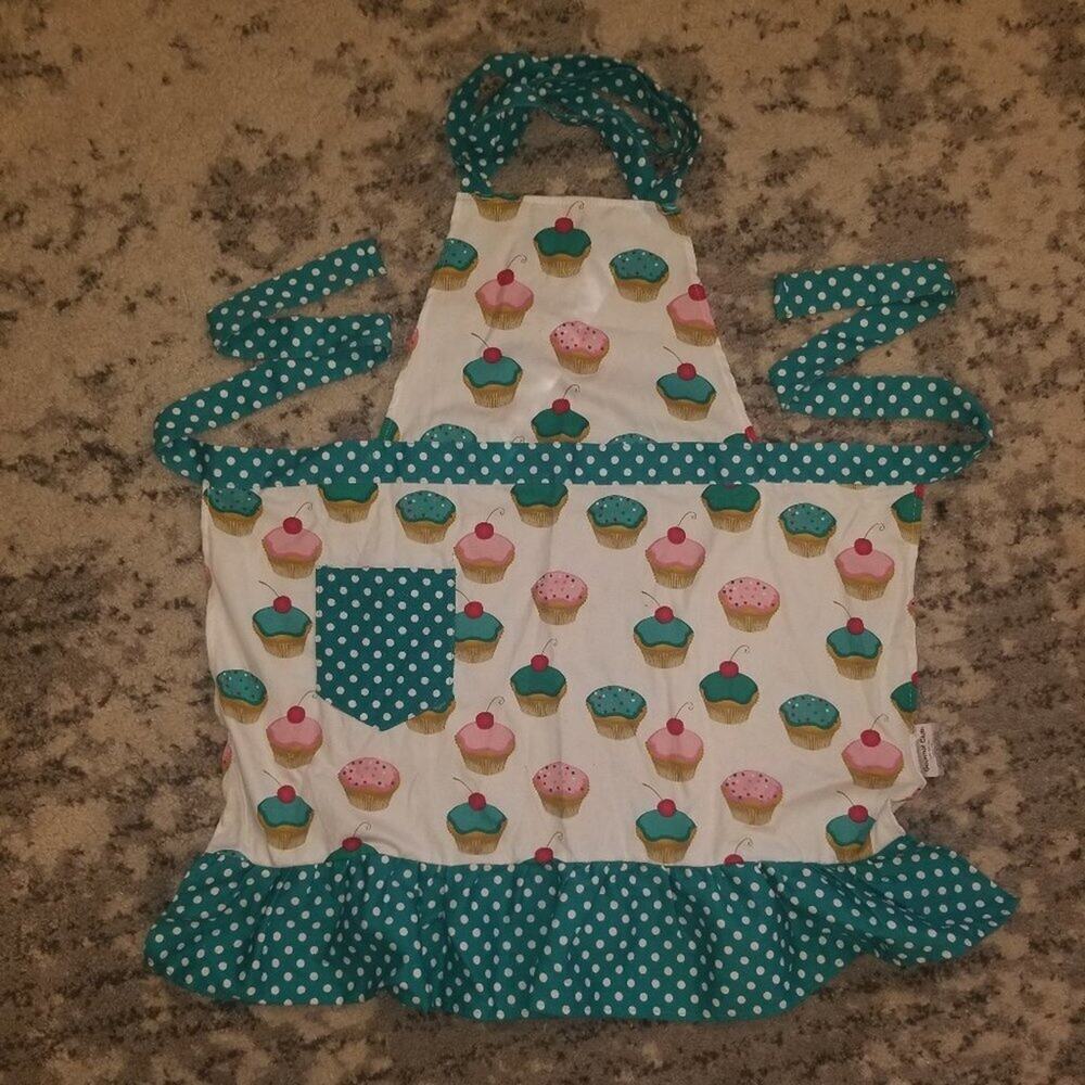 Gourmet Club Bib Apron Polka Dot Cup Cake
